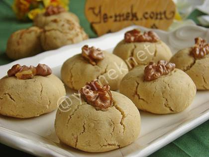 Tahini (Sessame Oil) and Walnut Cookies